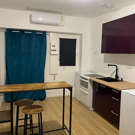 Maisonnette Neuve Climatisee Borne Recharge Ds Parc Arbore A Proximite Ocean Appartement *